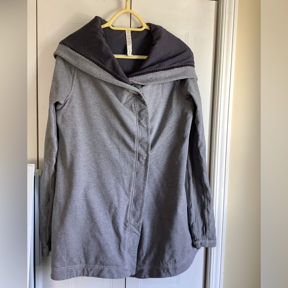 Lululemon women’s jacket